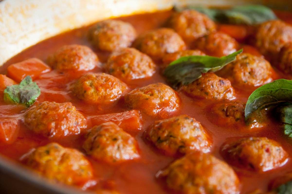 הבלוג של לייזה פאנלים | יומן מטבח קטן של עקרת בית גדולה | אוכל ילדים. קציצות ברוטב אדום עם פירה. 4