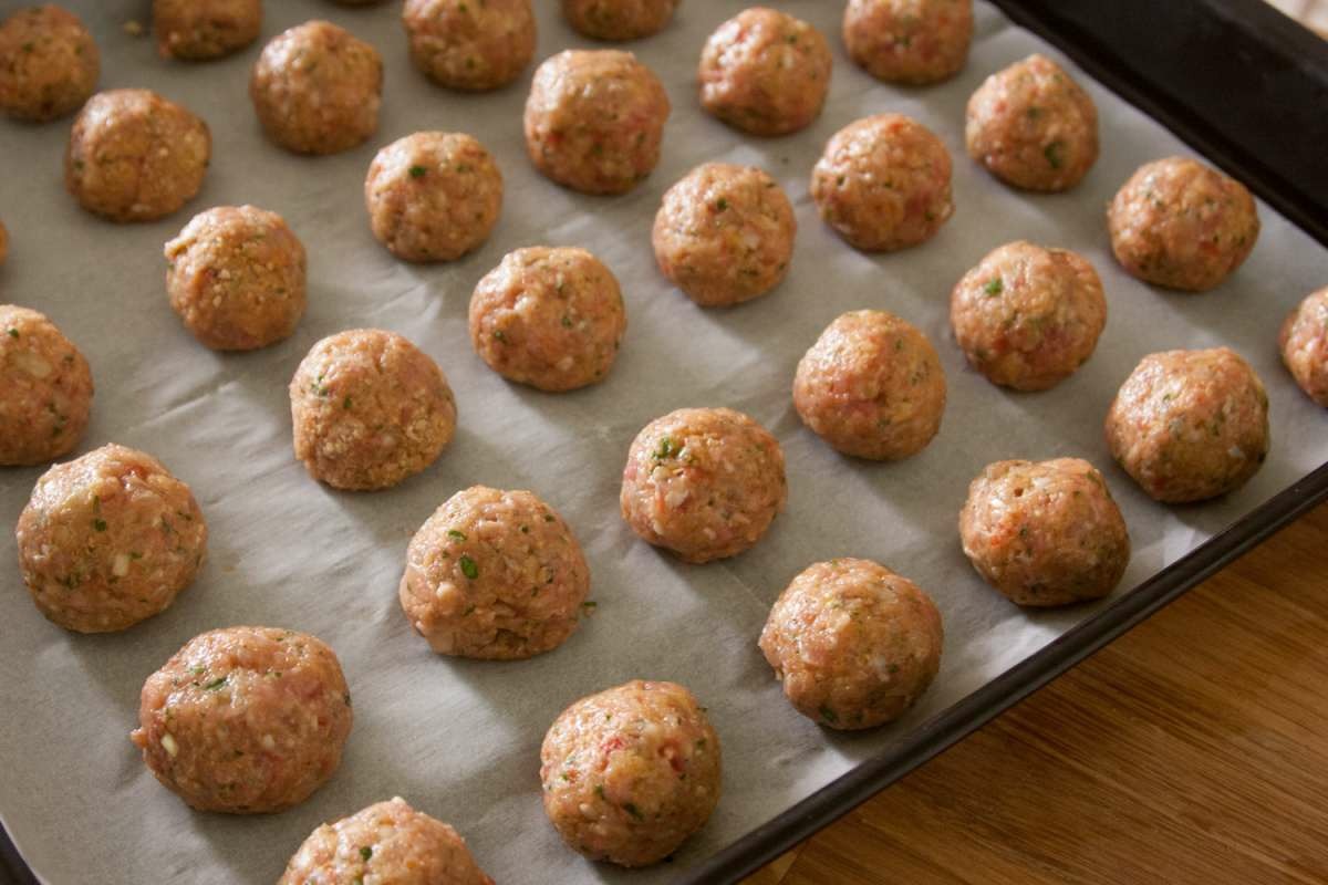 הבלוג של לייזה פאנלים | יומן מטבח קטן של עקרת בית גדולה | אוכל ילדים. קציצות ברוטב אדום עם פירה. 2