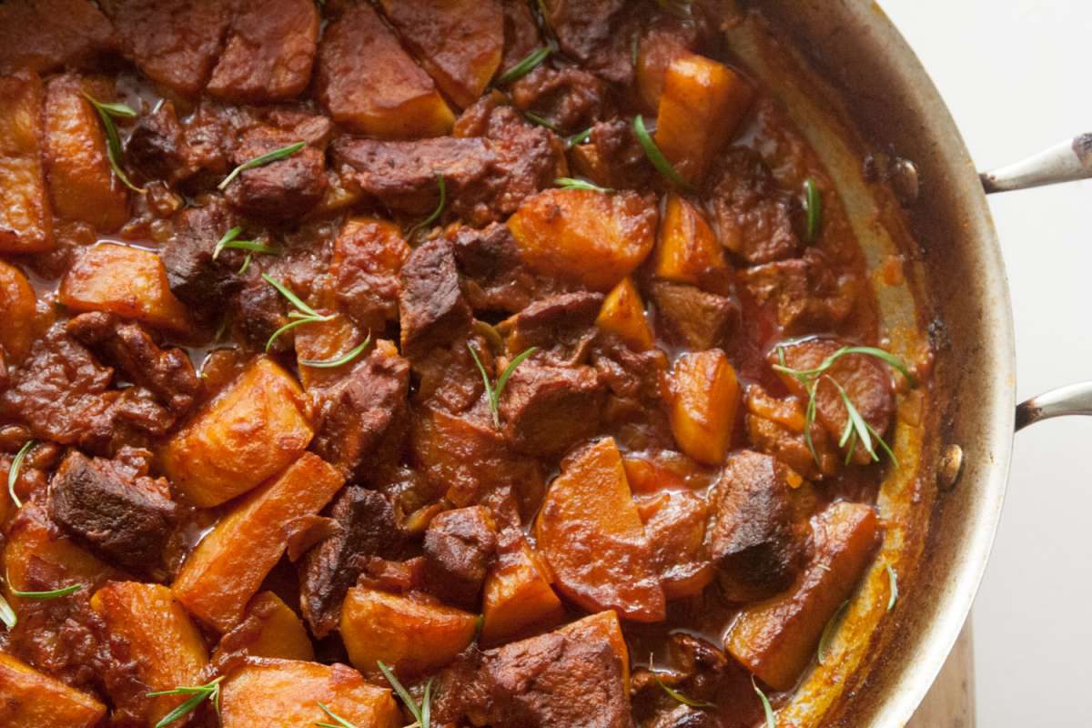 הבלוג של לייזה פאנלים | יומן מטבח קטן של עקרת בית גדולה | סיר של גולאש הכי טעים 1