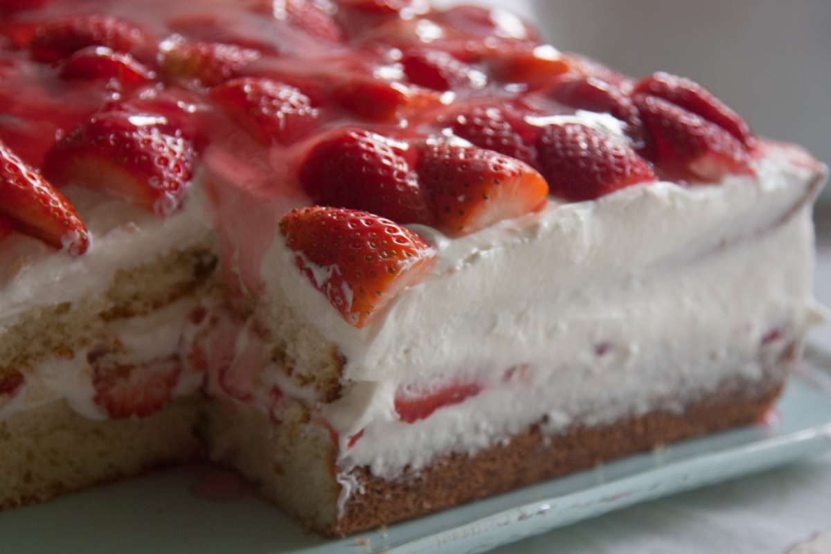 הבלוג של לייזה פאנלים | יומן מטבח קטן של עקרת בית גדולה | עוגת תותים וקצפת 1