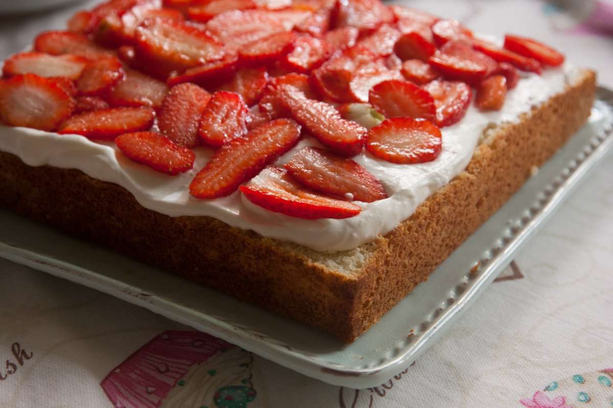 הבלוג של לייזה פאנלים | יומן מטבח קטן של עקרת בית גדולה | עוגת תותים וקצפת 4